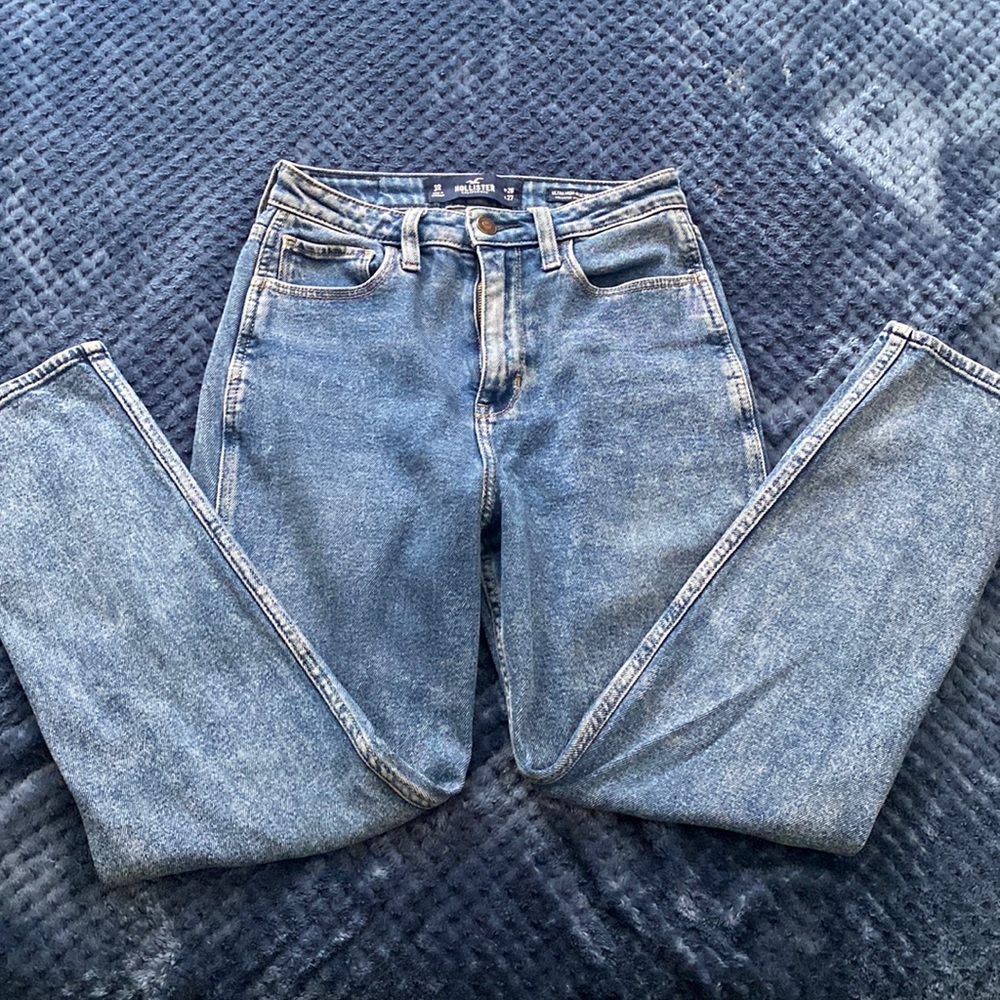 Faded Wash Blue High Rise Mom Jeans! Hollister